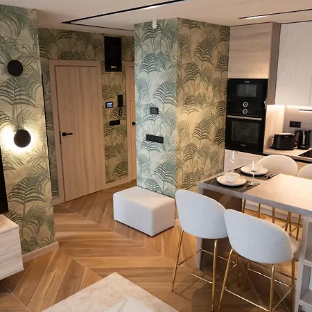 R78 Luxury Apartman2 公寓 *